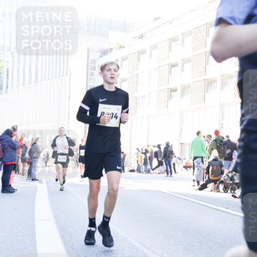 06.10.2024 - 19. swb-Marathon Bremen Matties Gatica Varas http://msf.ph/oto/7362430 06.10.2024 10:40:02 Laufen 6242, 893, 8, 34 meine-sportfotos.de