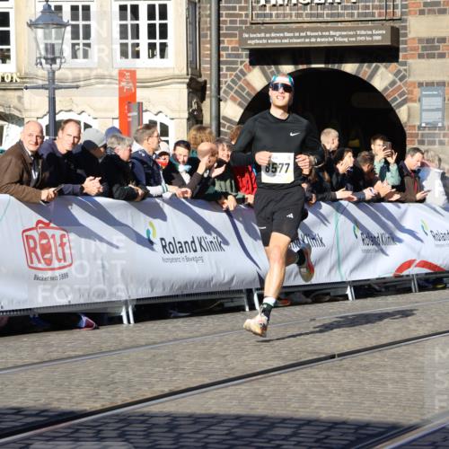 06.10.2024 - 19. swb-Marathon Bremen Strokosch-Dieckow http://msf.ph/oto/7362440 06.10.2024 10:35:18 Ziel 7098, 8577, 8983 meine-sportfotos.de