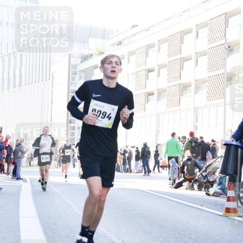 06.10.2024 - 19. swb-Marathon Bremen Matties Gatica Varas http://msf.ph/oto/7362441 06.10.2024 10:40:03 Laufen 8242, 8939, 9994 meine-sportfotos.de