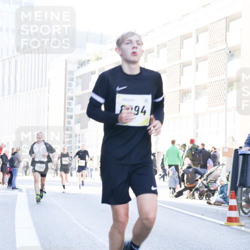06.10.2024 - 19. swb-Marathon Bremen Matties Gatica Varas http://msf.ph/oto/7362453 06.10.2024 10:40:03 Laufen 8242, 89, 8177, 8994 meine-sportfotos.de