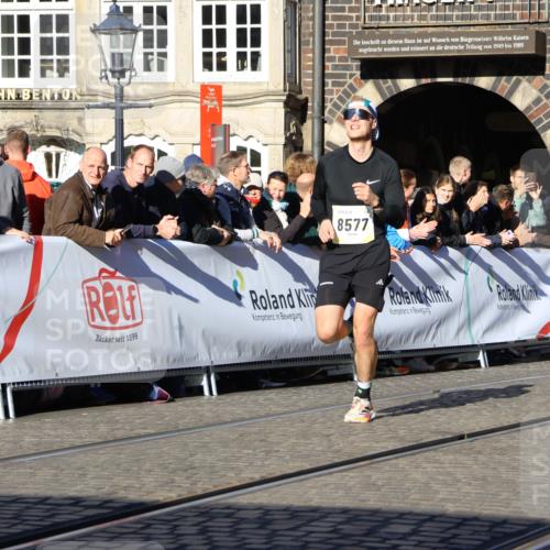 06.10.2024 - 19. swb-Marathon Bremen Strokosch-Dieckow http://msf.ph/oto/7362463 06.10.2024 10:35:18 Ziel 7098, 8577, 8983 meine-sportfotos.de
