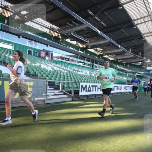 06.10.2024 - 19. swb-Marathon Bremen Yannick Fuchs http://msf.ph/oto/7362468 06.10.2024 10:30:49 Laufen im Stadion 7029, 7046, 7053, 7089, 7144, 7213, 7250, 7261, 7302, 7458, 7698, 7947, 8023, 8036, 8058, 8245, 8354, 8392, 8433, 8437, 8469, 8512, 8553, 8586, 8622, 8633, 8634, 8674, 8717, 8802, 8810, 8841, 8892, 8898, 8931, 8960, 8985, 9035, 9075, 9081, 9119 meine-sportfotos.de