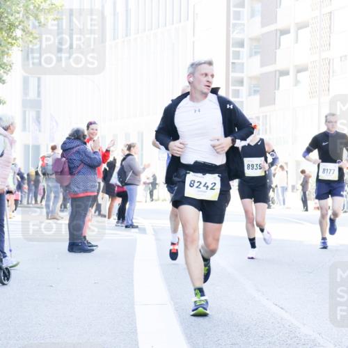 06.10.2024 - 19. swb-Marathon Bremen Matties Gatica Varas http://msf.ph/oto/7362494 06.10.2024 10:40:05 Laufen 8242, 8939, 8177 meine-sportfotos.de