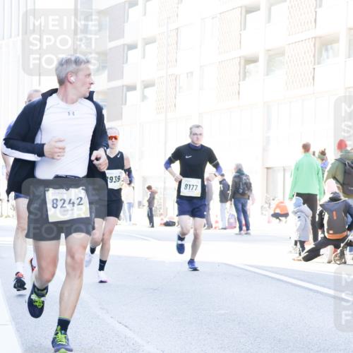06.10.2024 - 19. swb-Marathon Bremen Matties Gatica Varas http://msf.ph/oto/7362508 06.10.2024 10:40:06 Laufen 8242, 939, 8177 meine-sportfotos.de