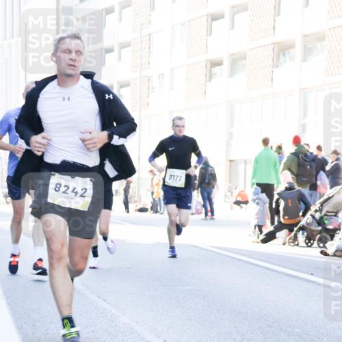 06.10.2024 - 19. swb-Marathon Bremen Matties Gatica Varas http://msf.ph/oto/7362519 06.10.2024 10:40:06 Laufen 8242, 8177 meine-sportfotos.de