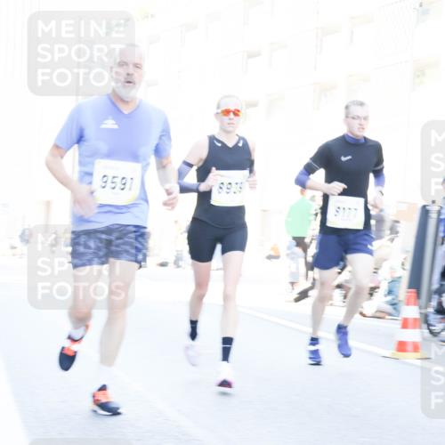 06.10.2024 - 19. swb-Marathon Bremen Matties Gatica Varas http://msf.ph/oto/7362556 06.10.2024 10:40:08 Laufen 9591, 8939, 8177 meine-sportfotos.de