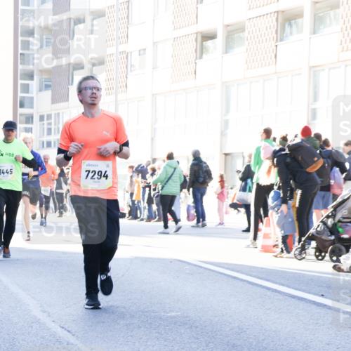 06.10.2024 - 19. swb-Marathon Bremen Matties Gatica Varas http://msf.ph/oto/7362613 06.10.2024 10:40:18 Laufen 8445, 7294 meine-sportfotos.de