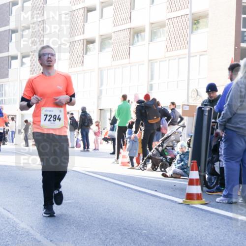 06.10.2024 - 19. swb-Marathon Bremen Matties Gatica Varas http://msf.ph/oto/7362633 06.10.2024 10:40:19 Laufen 7294 meine-sportfotos.de