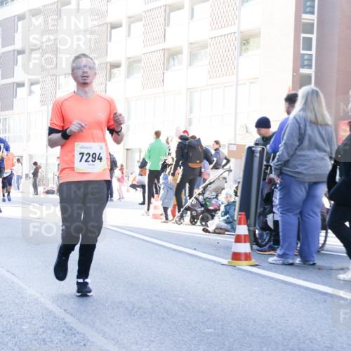 06.10.2024 - 19. swb-Marathon Bremen Matties Gatica Varas http://msf.ph/oto/7362642 06.10.2024 10:40:19 Laufen 307, 7294 meine-sportfotos.de