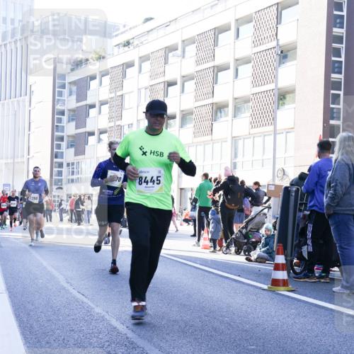 06.10.2024 - 19. swb-Marathon Bremen Matties Gatica Varas http://msf.ph/oto/7362701 06.10.2024 10:40:22 Laufen 8497, 8659, 1260, 70, 8445 meine-sportfotos.de