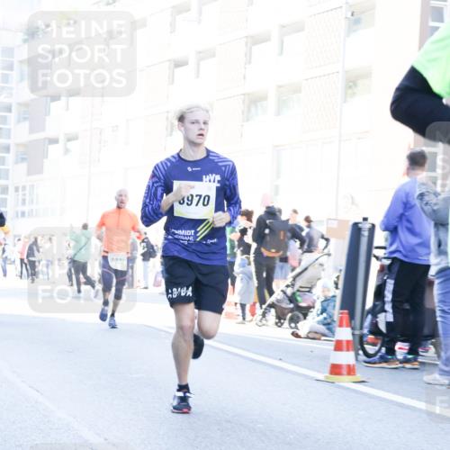 06.10.2024 - 19. swb-Marathon Bremen Matties Gatica Varas http://msf.ph/oto/7362738 06.10.2024 10:40:23 Laufen 9073, 3970 meine-sportfotos.de