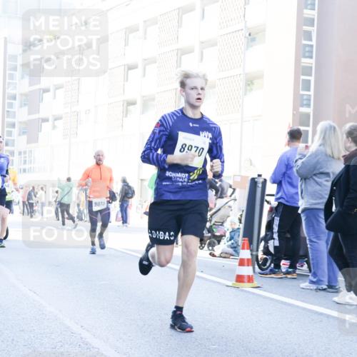 06.10.2024 - 19. swb-Marathon Bremen Matties Gatica Varas http://msf.ph/oto/7362748 06.10.2024 10:40:23 Laufen 9070, 8970 meine-sportfotos.de