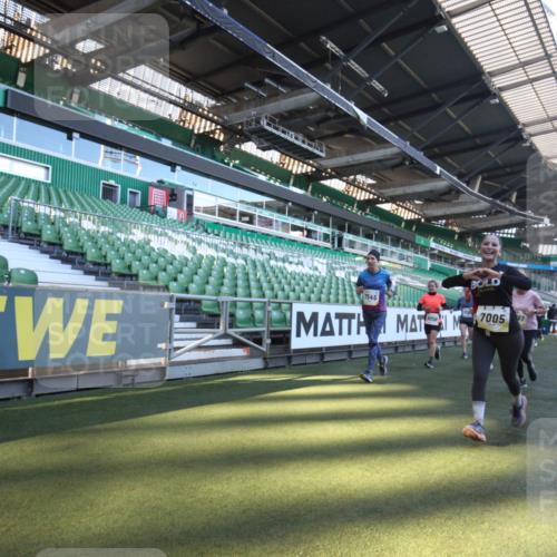 06.10.2024 - 19. swb-Marathon Bremen Yannick Fuchs http://msf.ph/oto/7362762 06.10.2024 10:31:43 Laufen im Stadion 7005, 7007, 7055, 7090, 7225, 7233, 7380, 7386, 7439, 7467, 7474, 7486, 7493, 7545, 7546, 7575, 7628, 7659, 7730, 7762, 7782, 7794, 7806, 7847, 7850, 7872, 7974, 7990, 8013, 8014, 8040, 8052, 8123, 8233, 8237, 8267, 8304, 8305, 8346, 8413, 8416, 8418, 8459, 8557, 8614, 8624, 8676, 8677, 8710, 8744, 8757, 8761, 8769, 8776, 8807, 8874, 8946, 8958, 8971, 8998, 9037 meine-sportfotos.de