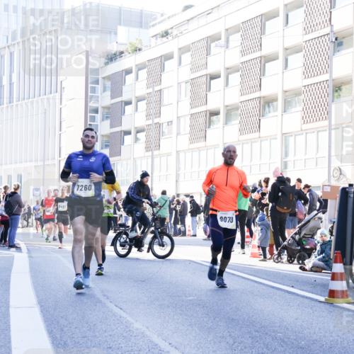 06.10.2024 - 19. swb-Marathon Bremen Matties Gatica Varas http://msf.ph/oto/7362771 06.10.2024 10:40:24 Laufen 8497, 7260, 8, 9070 meine-sportfotos.de