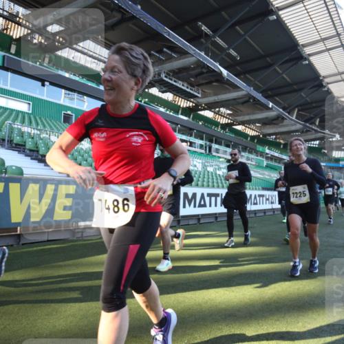 06.10.2024 - 19. swb-Marathon Bremen Yannick Fuchs http://msf.ph/oto/7362792 06.10.2024 10:31:47 Laufen im Stadion 7005, 7007, 7055, 7090, 7225, 7233, 7379, 7380, 7386, 7439, 7467, 7469, 7474, 7486, 7493, 7545, 7546, 7575, 7600, 7628, 7637, 7689, 7750, 7762, 7782, 7794, 7847, 7850, 7872, 7894, 7974, 8013, 8014, 8040, 8052, 8061, 8123, 8132, 8233, 8237, 8276, 8304, 8305, 8413, 8416, 8418, 8459, 8557, 8576, 8584, 8614, 8624, 8676, 8677, 8710, 8744, 8757, 8761, 8769, 8776, 8807, 8826, 8874, 8946, 8971, 8998, 9037 meine-sportfotos.de