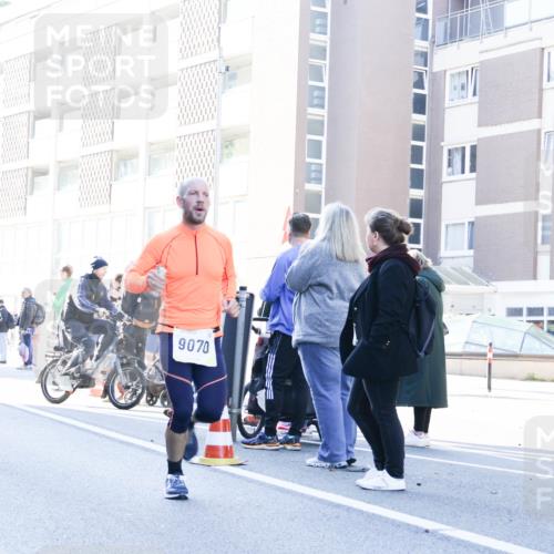 06.10.2024 - 19. swb-Marathon Bremen Matties Gatica Varas http://msf.ph/oto/7362794 06.10.2024 10:40:25 Laufen 9070 meine-sportfotos.de