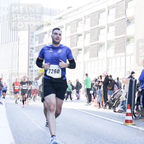 06.10.2024 - 19. swb-Marathon Bremen Matties Gatica Varas http://msf.ph/oto/7362805 06.10.2024 10:40:26 Laufen 8659, 8497, 1, 9051, 7260 meine-sportfotos.de