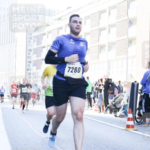 06.10.2024 - 19. swb-Marathon Bremen Matties Gatica Varas http://msf.ph/oto/7362819 06.10.2024 10:40:26 Laufen 8659, 8497, 501, 7260 meine-sportfotos.de