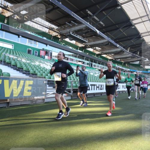06.10.2024 - 19. swb-Marathon Bremen Yannick Fuchs http://msf.ph/oto/7362827 06.10.2024 10:31:50 Laufen im Stadion 7005, 7007, 7055, 7090, 7225, 7233, 7379, 7380, 7386, 7439, 7467, 7469, 7474, 7486, 7493, 7545, 7575, 7600, 7628, 7637, 7689, 7750, 7762, 7782, 7794, 7847, 7850, 7872, 7894, 7974, 8013, 8040, 8052, 8061, 8123, 8132, 8233, 8237, 8276, 8304, 8305, 8324, 8413, 8416, 8418, 8459, 8557, 8576, 8584, 8614, 8624, 8676, 8710, 8744, 8757, 8761, 8769, 8772, 8790, 8807, 8826, 8874, 8946, 8949, 8971, 8998, 9037 meine-sportfotos.de