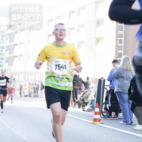 06.10.2024 - 19. swb-Marathon Bremen Matties Gatica Varas http://msf.ph/oto/7362840 06.10.2024 10:40:27 Laufen 8497, 40, 7548 meine-sportfotos.de