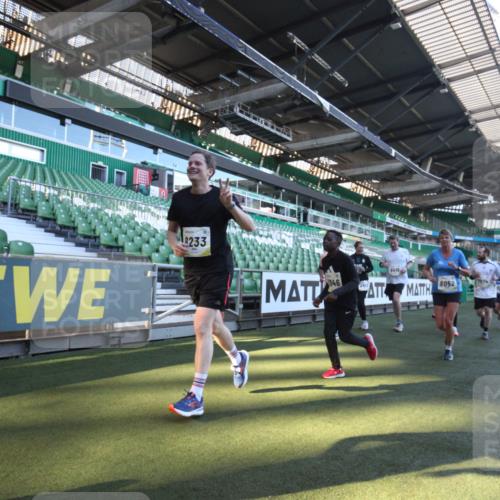 06.10.2024 - 19. swb-Marathon Bremen Yannick Fuchs http://msf.ph/oto/7362901 06.10.2024 10:31:59 Laufen im Stadion 7005, 7007, 7055, 7087, 7090, 7189, 7225, 7233, 7308, 7379, 7380, 7382, 7386, 7415, 7457, 7469, 7474, 7482, 7486, 7493, 7545, 7575, 7600, 7628, 7637, 7689, 7750, 7762, 7782, 7794, 7846, 7847, 7850, 7872, 7894, 7974, 8013, 8040, 8052, 8061, 8111, 8112, 8123, 8132, 8233, 8276, 8304, 8305, 8322, 8324, 8325, 8339, 8377, 8413, 8416, 8418, 8431, 8459, 8557, 8576, 8584, 8624, 8641, 8744, 8756, 8757, 8769, 8772, 8790, 8826, 8840, 8867, 8868, 8874, 8946, 8949, 8964, 8971 meine-sportfotos.de