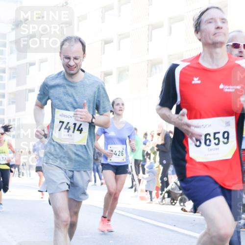 06.10.2024 - 19. swb-Marathon Bremen Matties Gatica Varas http://msf.ph/oto/7362991 06.10.2024 10:40:32 Laufen 7414, 426, 5659 meine-sportfotos.de