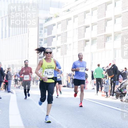 06.10.2024 - 19. swb-Marathon Bremen Matties Gatica Varas http://msf.ph/oto/7363055 06.10.2024 10:40:35 Laufen 8913, 27433, 312, 327 meine-sportfotos.de