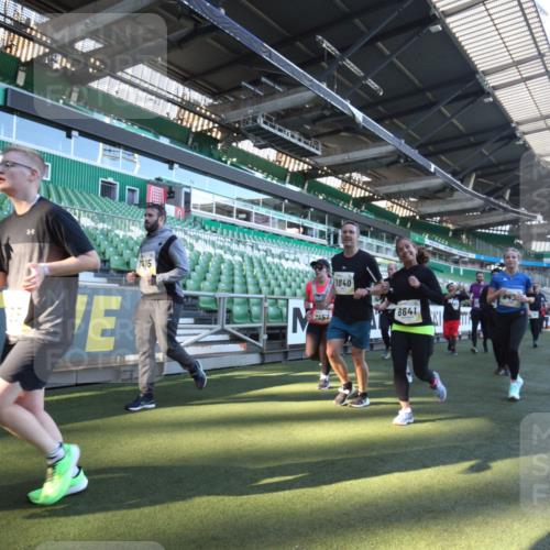 06.10.2024 - 19. swb-Marathon Bremen Yannick Fuchs http://msf.ph/oto/7363145 06.10.2024 10:32:22 Laufen im Stadion 7050, 7055, 7087, 7090, 7179, 7189, 7308, 7379, 7382, 7386, 7415, 7425, 7457, 7469, 7481, 7482, 7493, 7551, 7600, 7637, 7689, 7750, 7846, 7850, 7894, 7975, 8045, 8052, 8061, 8111, 8112, 8119, 8132, 8161, 8162, 8231, 8276, 8317, 8322, 8324, 8325, 8339, 8359, 8377, 8413, 8418, 8431, 8576, 8584, 8598, 8616, 8641, 8682, 8683, 8738, 8744, 8756, 8757, 8759, 8772, 8790, 8822, 8826, 8840, 8867, 8868, 8874, 8936, 8949, 8964, 9115 meine-sportfotos.de