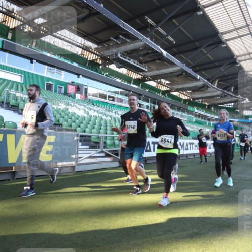 06.10.2024 - 19. swb-Marathon Bremen Yannick Fuchs http://msf.ph/oto/7363149 06.10.2024 10:32:23 Laufen im Stadion 7050, 7055, 7087, 7126, 7179, 7189, 7308, 7379, 7382, 7415, 7425, 7457, 7469, 7481, 7482, 7493, 7551, 7600, 7637, 7689, 7750, 7846, 7850, 7894, 7975, 8045, 8061, 8111, 8112, 8119, 8132, 8161, 8162, 8231, 8276, 8317, 8322, 8324, 8325, 8339, 8348, 8359, 8377, 8413, 8418, 8431, 8576, 8584, 8598, 8616, 8641, 8682, 8683, 8738, 8744, 8756, 8759, 8772, 8790, 8822, 8826, 8840, 8867, 8868, 8874, 8936, 8949, 8964, 9115 meine-sportfotos.de