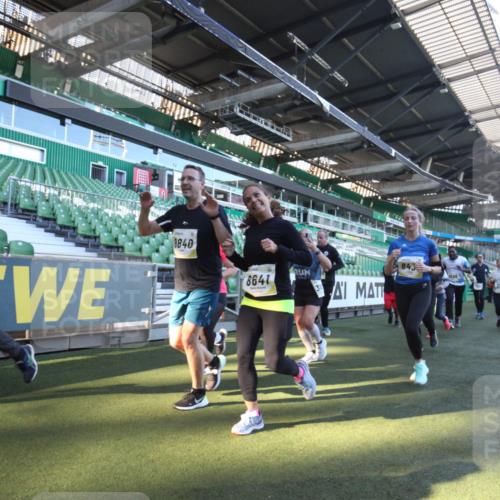 06.10.2024 - 19. swb-Marathon Bremen Yannick Fuchs http://msf.ph/oto/7363154 06.10.2024 10:32:23 Laufen im Stadion 7050, 7055, 7087, 7126, 7179, 7189, 7308, 7379, 7382, 7415, 7425, 7457, 7469, 7481, 7482, 7493, 7551, 7600, 7637, 7689, 7750, 7846, 7850, 7894, 7975, 8045, 8061, 8111, 8112, 8119, 8132, 8161, 8162, 8231, 8276, 8317, 8322, 8324, 8325, 8339, 8348, 8359, 8377, 8413, 8418, 8431, 8576, 8584, 8598, 8616, 8641, 8682, 8683, 8738, 8744, 8756, 8759, 8772, 8790, 8822, 8826, 8840, 8867, 8868, 8874, 8936, 8949, 8964, 9115 meine-sportfotos.de