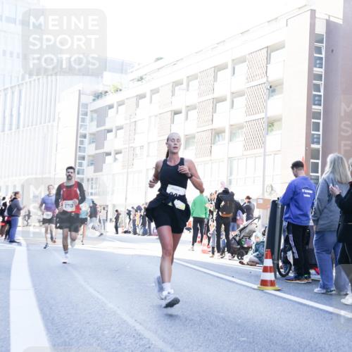 06.10.2024 - 19. swb-Marathon Bremen Matties Gatica Varas http://msf.ph/oto/7363172 06.10.2024 10:40:39 Laufen 8713, 3872 meine-sportfotos.de