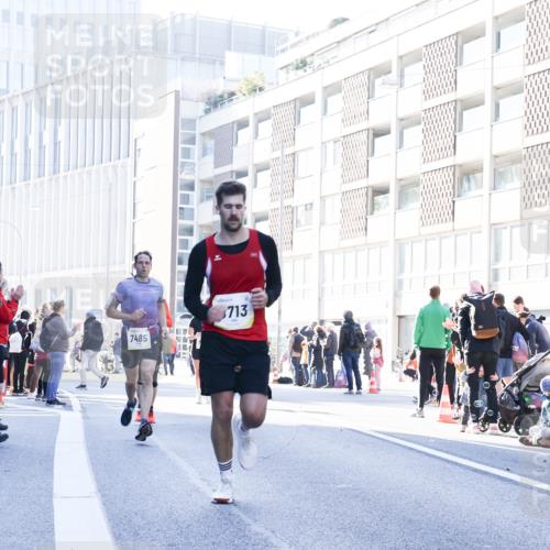 06.10.2024 - 19. swb-Marathon Bremen Matties Gatica Varas http://msf.ph/oto/7363209 06.10.2024 10:40:41 Laufen 7485, 713 meine-sportfotos.de