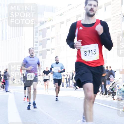 06.10.2024 - 19. swb-Marathon Bremen Matties Gatica Varas http://msf.ph/oto/7363259 06.10.2024 10:40:42 Laufen 7485, 8713 meine-sportfotos.de