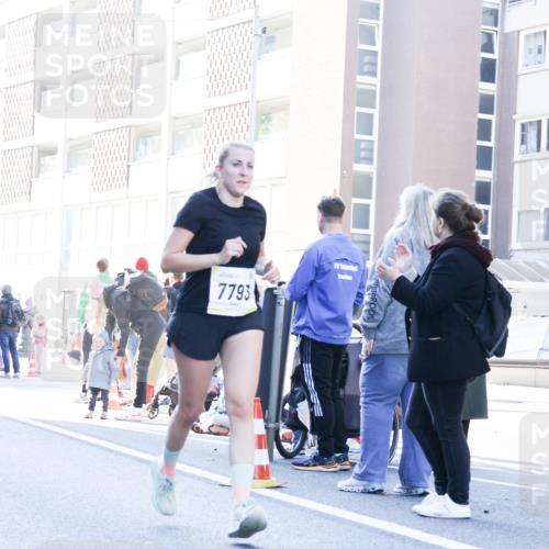 06.10.2024 - 19. swb-Marathon Bremen Matties Gatica Varas http://msf.ph/oto/7363383 06.10.2024 10:40:46 Laufen 7793 meine-sportfotos.de