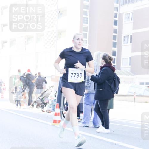 06.10.2024 - 19. swb-Marathon Bremen Matties Gatica Varas http://msf.ph/oto/7363394 06.10.2024 10:40:47 Laufen 7793 meine-sportfotos.de