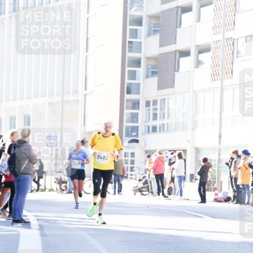 06.10.2024 - 19. swb-Marathon Bremen Matties Gatica Varas http://msf.ph/oto/7363419 06.10.2024 10:40:52 Laufen 7403, 8492 meine-sportfotos.de