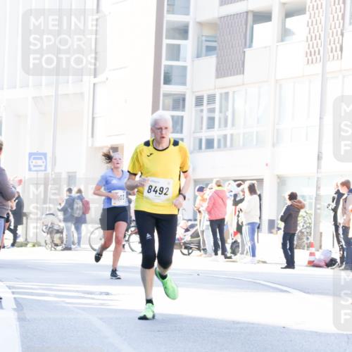 06.10.2024 - 19. swb-Marathon Bremen Matties Gatica Varas http://msf.ph/oto/7363441 06.10.2024 10:40:53 Laufen 03, 8492 meine-sportfotos.de