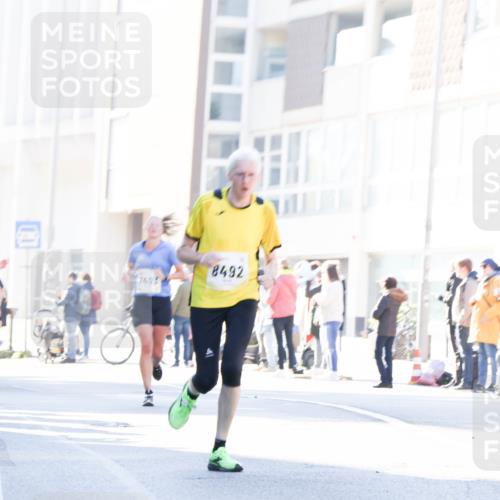 06.10.2024 - 19. swb-Marathon Bremen Matties Gatica Varas http://msf.ph/oto/7363449 06.10.2024 10:40:53 Laufen 7403, 8492 meine-sportfotos.de