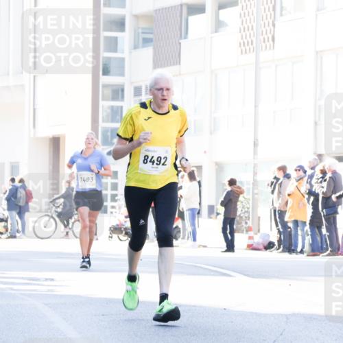 06.10.2024 - 19. swb-Marathon Bremen Matties Gatica Varas http://msf.ph/oto/7363475 06.10.2024 10:40:54 Laufen 7403, 8492 meine-sportfotos.de