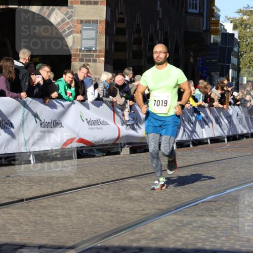 06.10.2024 - 19. swb-Marathon Bremen Strokosch-Dieckow http://msf.ph/oto/7363498 06.10.2024 10:38:12 Ziel 7019, 8198, 8583 meine-sportfotos.de
