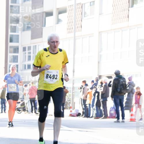 06.10.2024 - 19. swb-Marathon Bremen Matties Gatica Varas http://msf.ph/oto/7363522 06.10.2024 10:40:55 Laufen 7403, 8492 meine-sportfotos.de