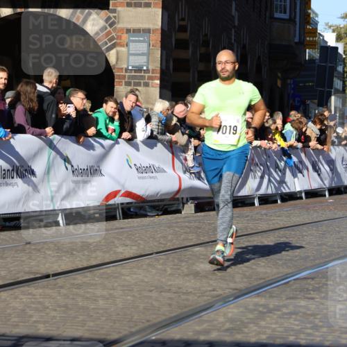 06.10.2024 - 19. swb-Marathon Bremen Strokosch-Dieckow http://msf.ph/oto/7363527 06.10.2024 10:38:13 Ziel 7019, 8198, 8583 meine-sportfotos.de
