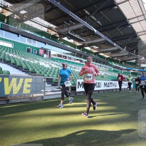 06.10.2024 - 19. swb-Marathon Bremen Yannick Fuchs http://msf.ph/oto/7363585 06.10.2024 10:33:24 Laufen im Stadion 7028, 7049, 7057, 7076, 7108, 7125, 7201, 7202, 7203, 7269, 7282, 7316, 7330, 7332, 7333, 7354, 7506, 7509, 7510, 7608, 7621, 7663, 7751, 7758, 7801, 7855, 7867, 7869, 7898, 7997, 8034, 8153, 8189, 8194, 8195, 8224, 8241, 8263, 8308, 8384, 8451, 8504, 8534, 8540, 8611, 8643, 8653, 8705, 8724, 8798, 8852, 8864, 8986, 9003, 9041, 9053, 9059, 9072, 9073, 9114, 9126 meine-sportfotos.de