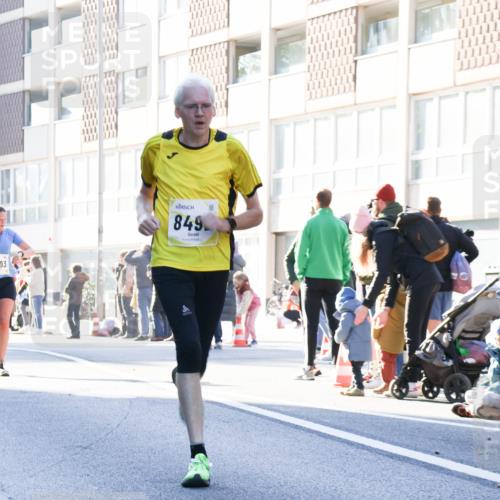 06.10.2024 - 19. swb-Marathon Bremen Matties Gatica Varas http://msf.ph/oto/7363587 06.10.2024 10:40:56 Laufen 33, 849 meine-sportfotos.de