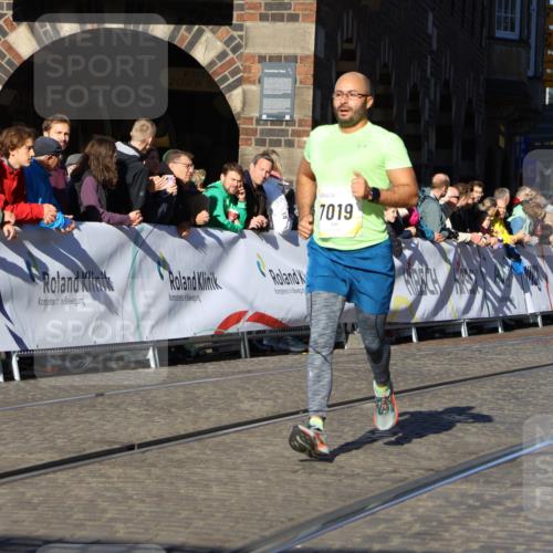 06.10.2024 - 19. swb-Marathon Bremen Strokosch-Dieckow http://msf.ph/oto/7363601 06.10.2024 10:38:13 Ziel 7019, 8198, 8583 meine-sportfotos.de