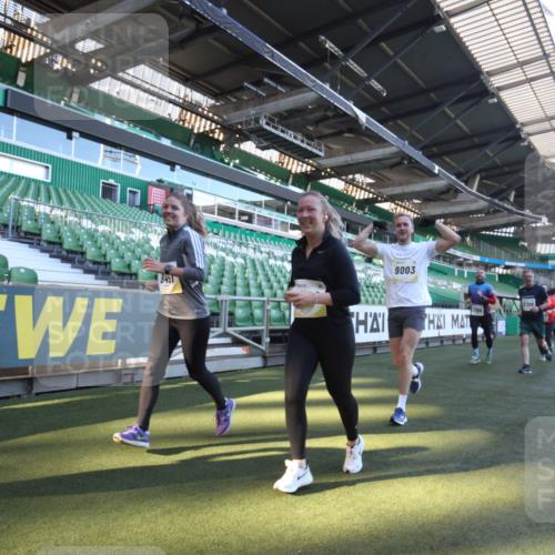 06.10.2024 - 19. swb-Marathon Bremen Yannick Fuchs http://msf.ph/oto/7363619 06.10.2024 10:33:31 Laufen im Stadion 7076, 7122, 7123, 7201, 7202, 7203, 7269, 7282, 7330, 7332, 7333, 7358, 7418, 7506, 7509, 7510, 7577, 7608, 7663, 7801, 7855, 7867, 7869, 7886, 7898, 7997, 8034, 8113, 8153, 8189, 8194, 8195, 8224, 8241, 8263, 8269, 8308, 8384, 8451, 8534, 8540, 8579, 8607, 8608, 8611, 8653, 8798, 8852, 8864, 8986, 9003, 9041, 9053, 9059, 9072, 9073, 9114, 9126 meine-sportfotos.de