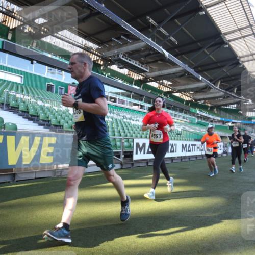 06.10.2024 - 19. swb-Marathon Bremen Yannick Fuchs http://msf.ph/oto/7363642 06.10.2024 10:33:34 Laufen im Stadion 7076, 7122, 7123, 7201, 7202, 7203, 7264, 7269, 7282, 7330, 7332, 7333, 7358, 7404, 7418, 7509, 7510, 7577, 7608, 7663, 7723, 7801, 7855, 7867, 7869, 7886, 7898, 7997, 8034, 8113, 8153, 8194, 8195, 8224, 8241, 8263, 8269, 8308, 8451, 8534, 8540, 8579, 8607, 8608, 8611, 8612, 8653, 8798, 8852, 8864, 8986, 9003, 9041, 9053, 9059, 9072, 9073, 9114, 9126 meine-sportfotos.de