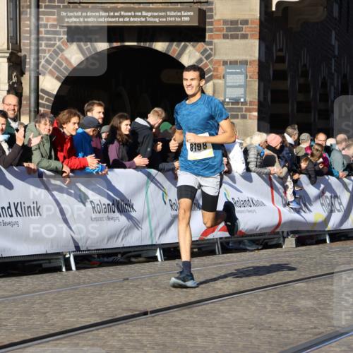 06.10.2024 - 19. swb-Marathon Bremen Strokosch-Dieckow http://msf.ph/oto/7363650 06.10.2024 10:38:22 Ziel 8198, 8792 meine-sportfotos.de