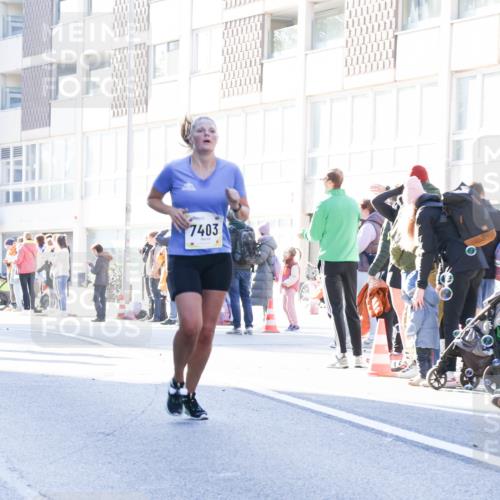 06.10.2024 - 19. swb-Marathon Bremen Matties Gatica Varas http://msf.ph/oto/7363686 06.10.2024 10:40:59 Laufen 7403 meine-sportfotos.de