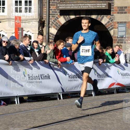 06.10.2024 - 19. swb-Marathon Bremen Strokosch-Dieckow http://msf.ph/oto/7363723 06.10.2024 10:38:22 Ziel 8198, 8792 meine-sportfotos.de